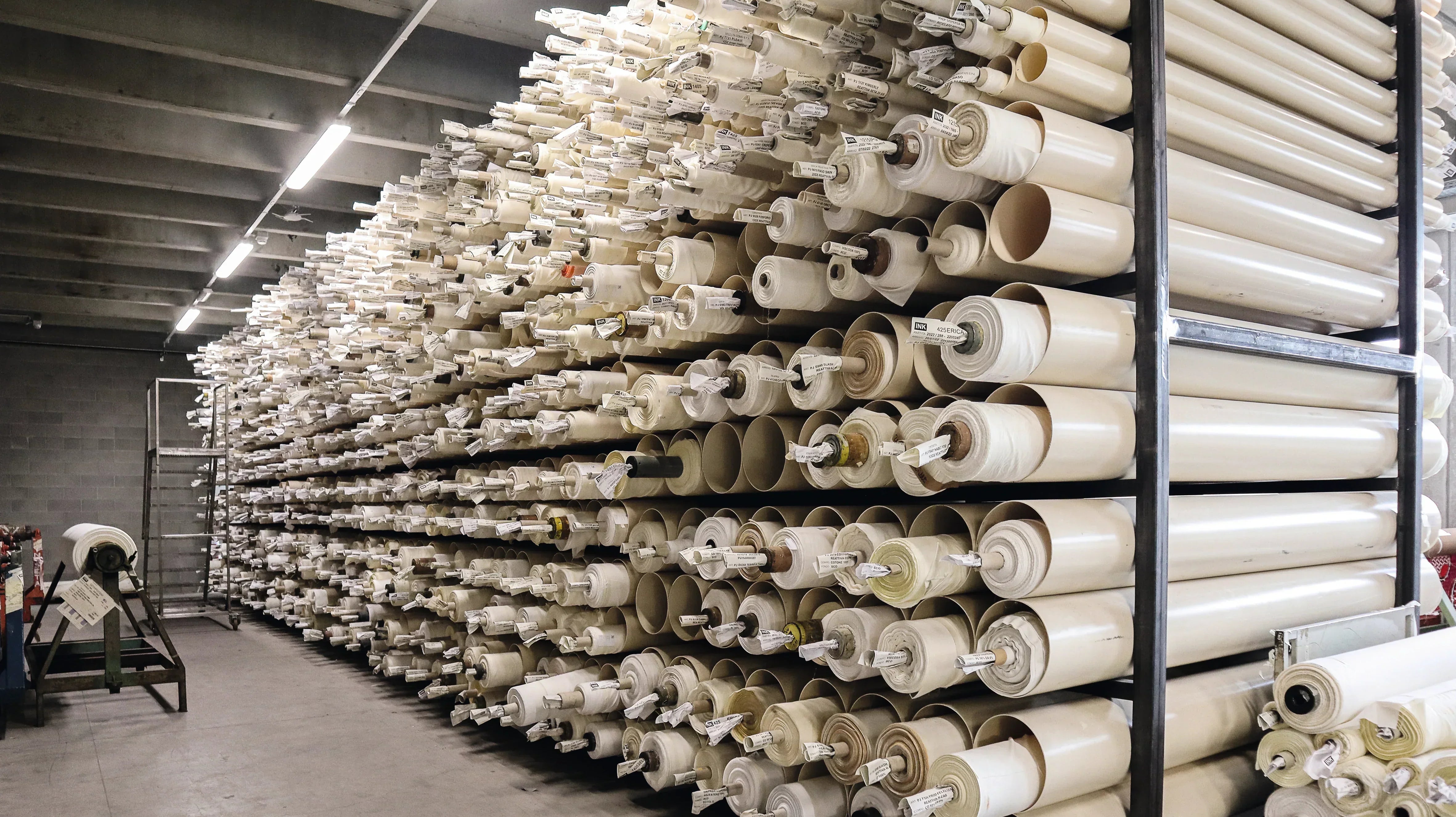 Überhangstoffe: Warum wir Stoffe mit Geschichte lieben