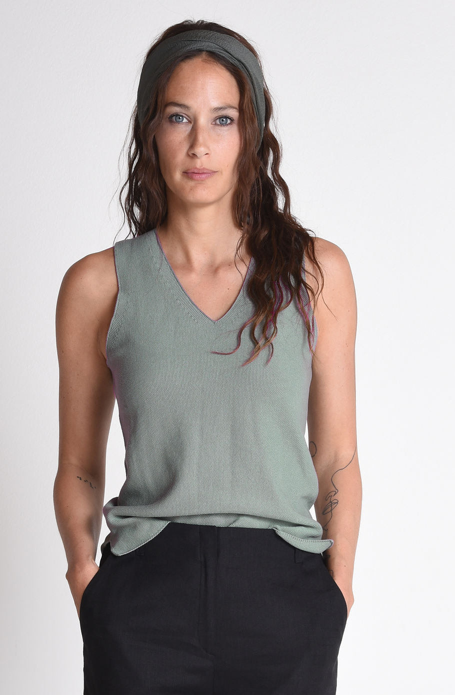 NNIstudio - V Strick Top - Lindgrün