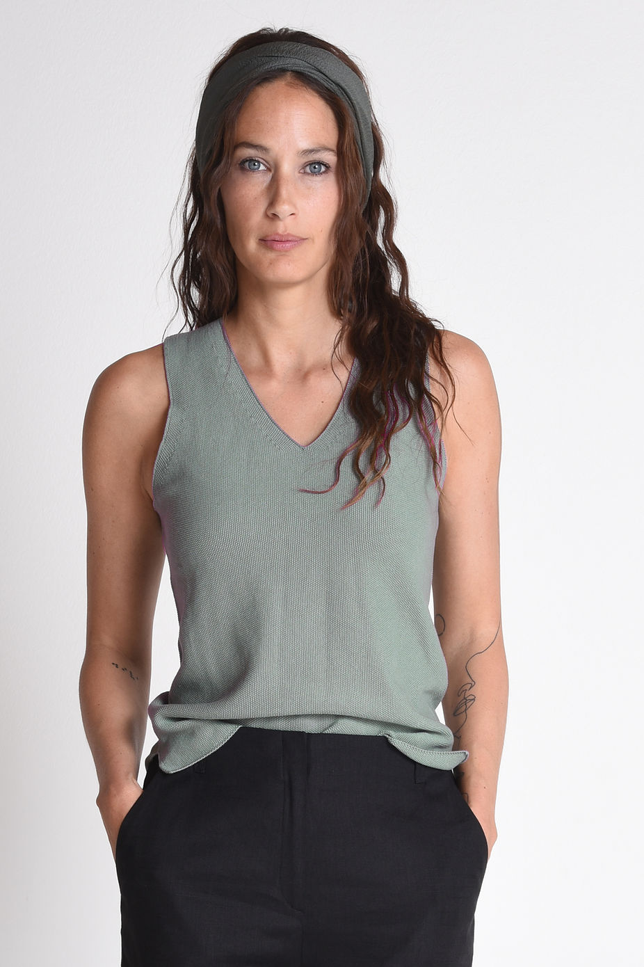 NNIstudio - V Strick Top - Lindgrün