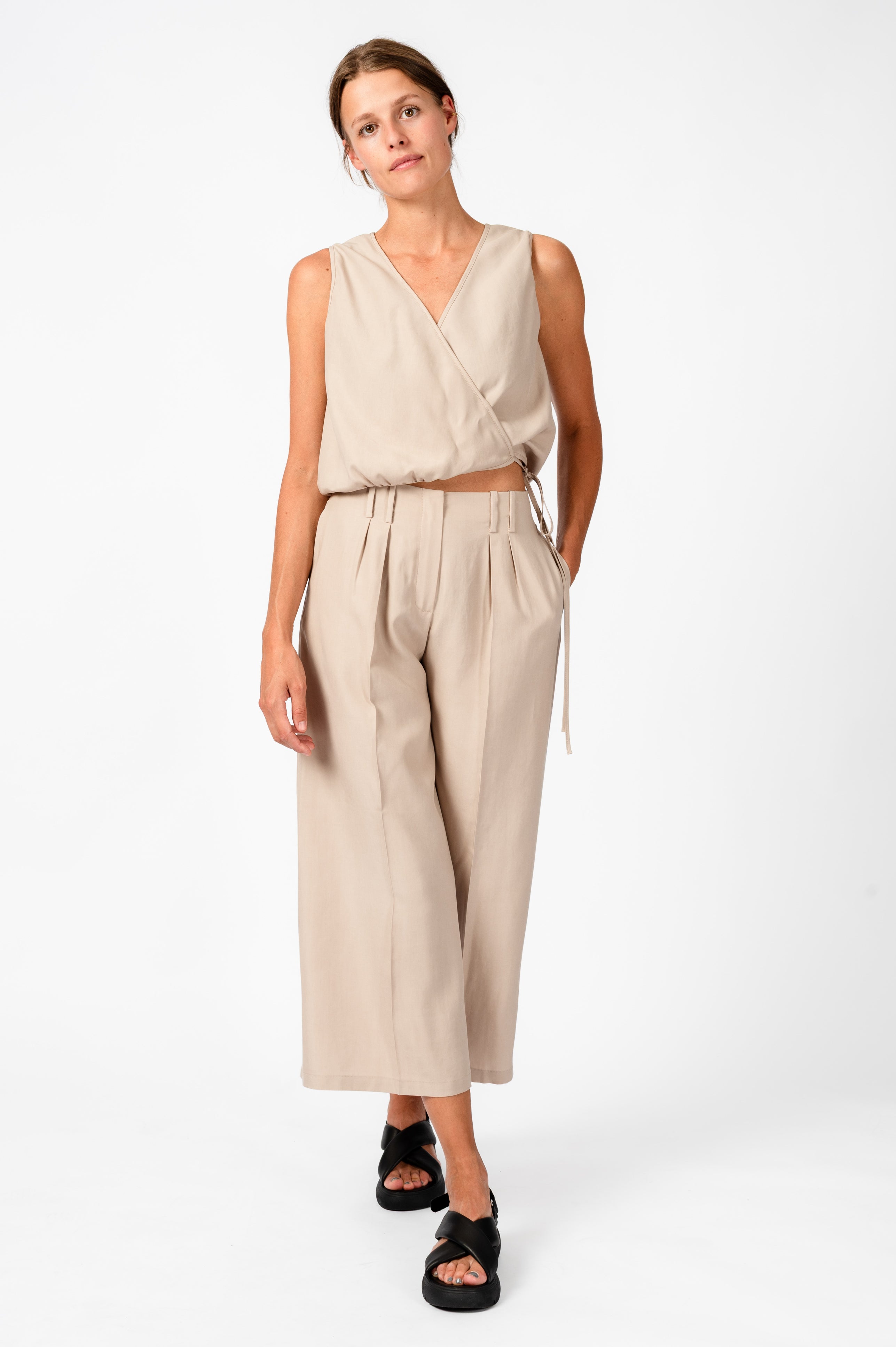 FLOW Set in Frappé Cream von NNIstudio, stilvoll und vielseitig.