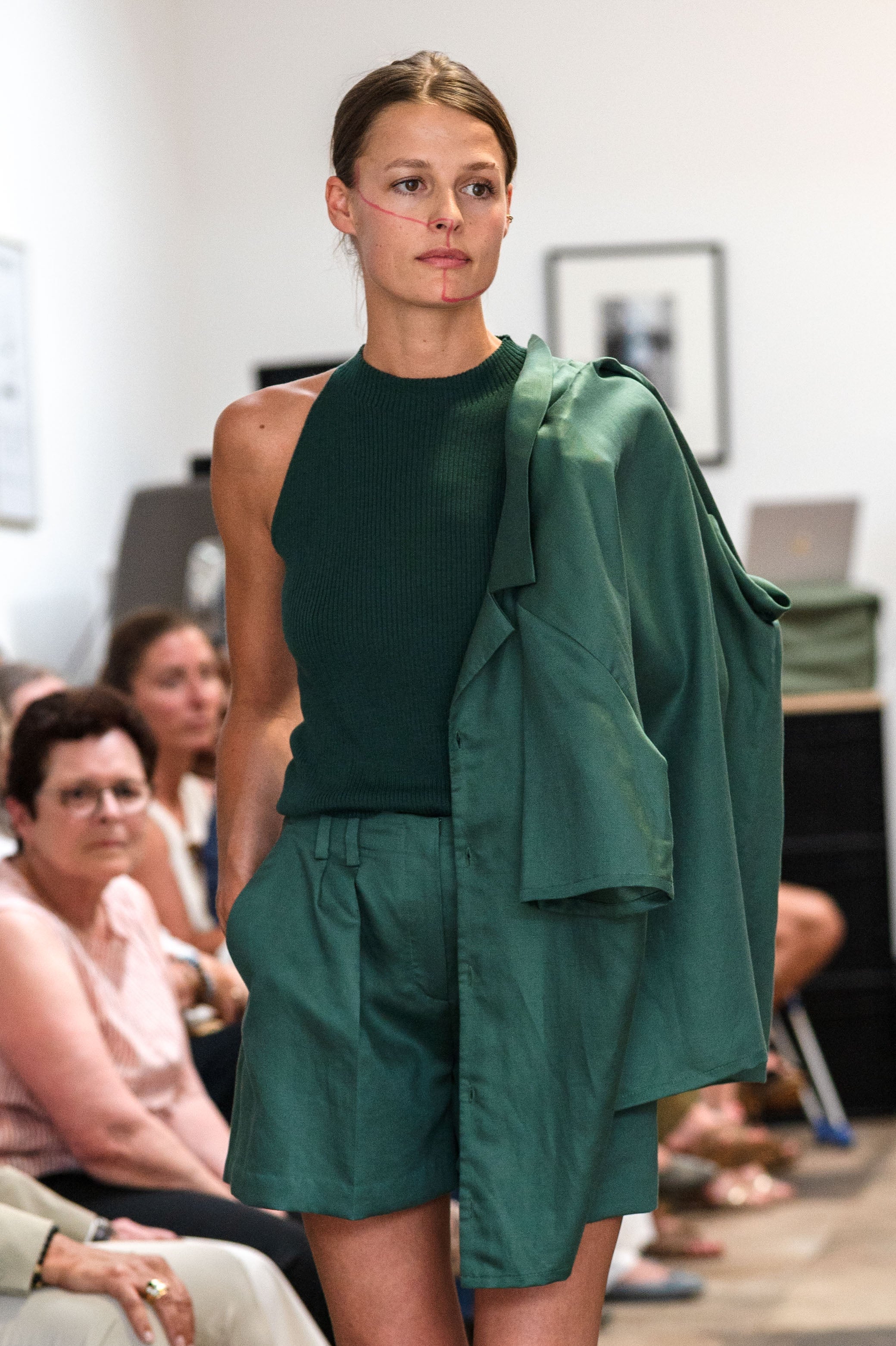 NNIstudio - BERMUDA Shorts Short - Dark Ivy Green - XS -