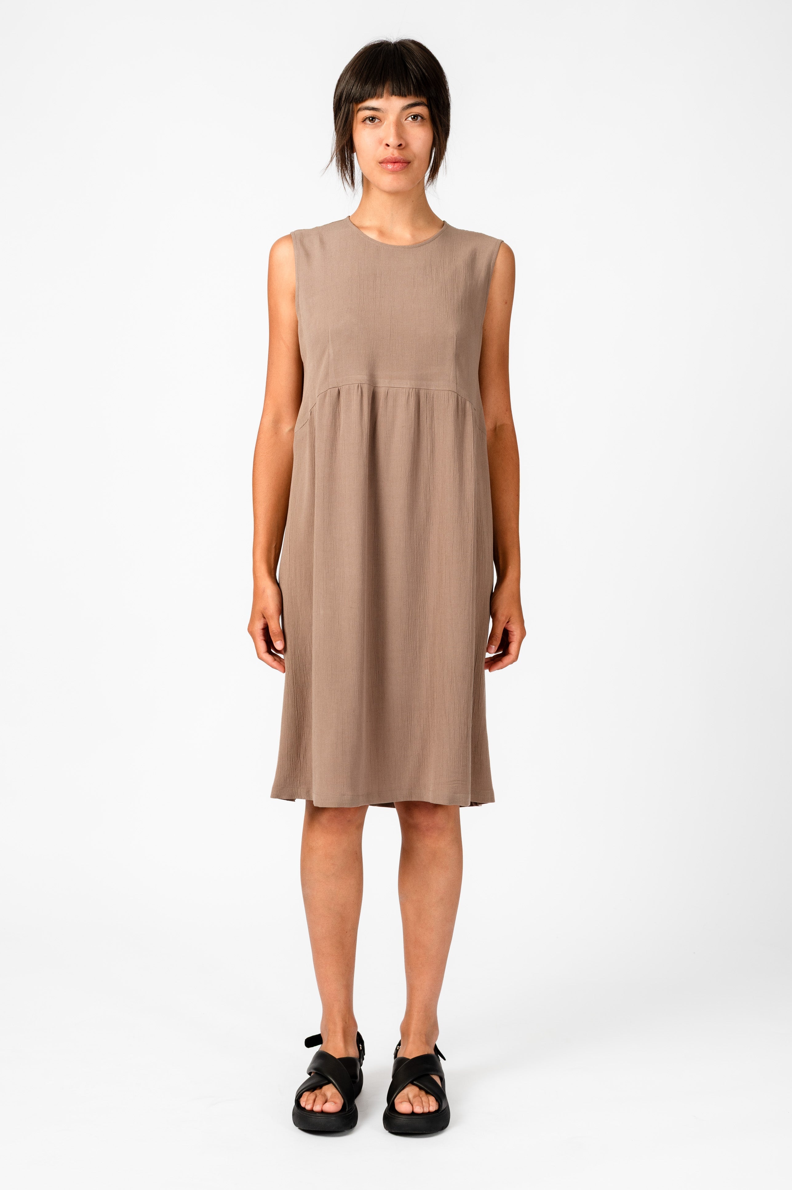 EAS 1.0 Kleid Crushed von NNIstudio in elegantem Design