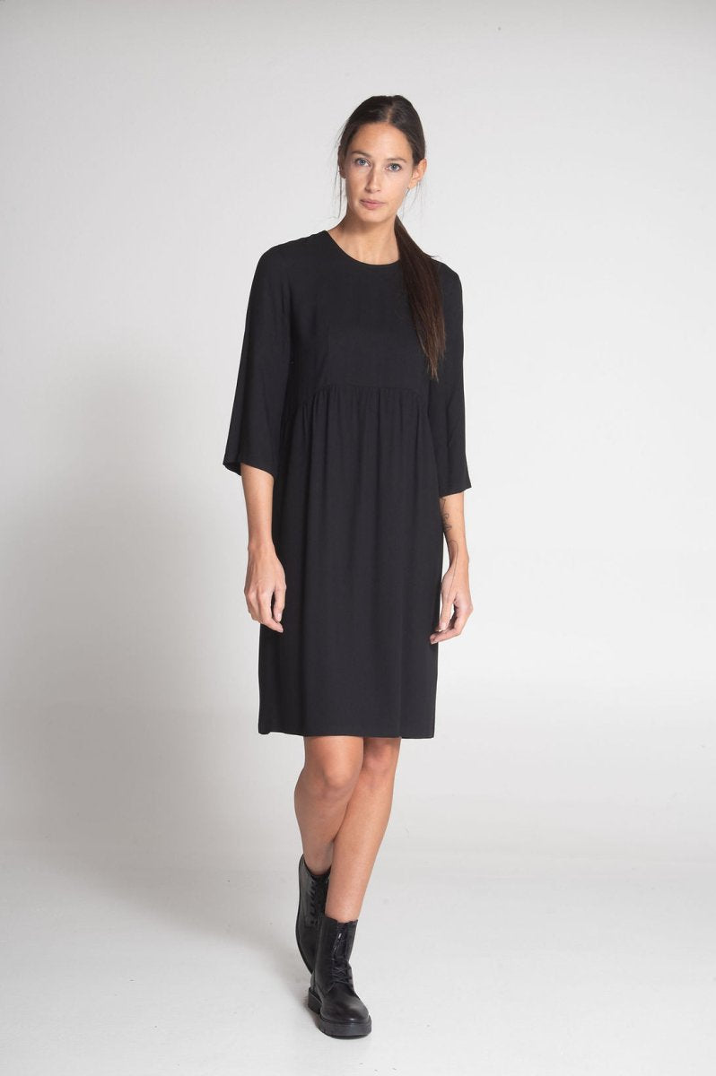 NNIstudio - EAS 2.0 Kleid - Schwarz - XS/S -