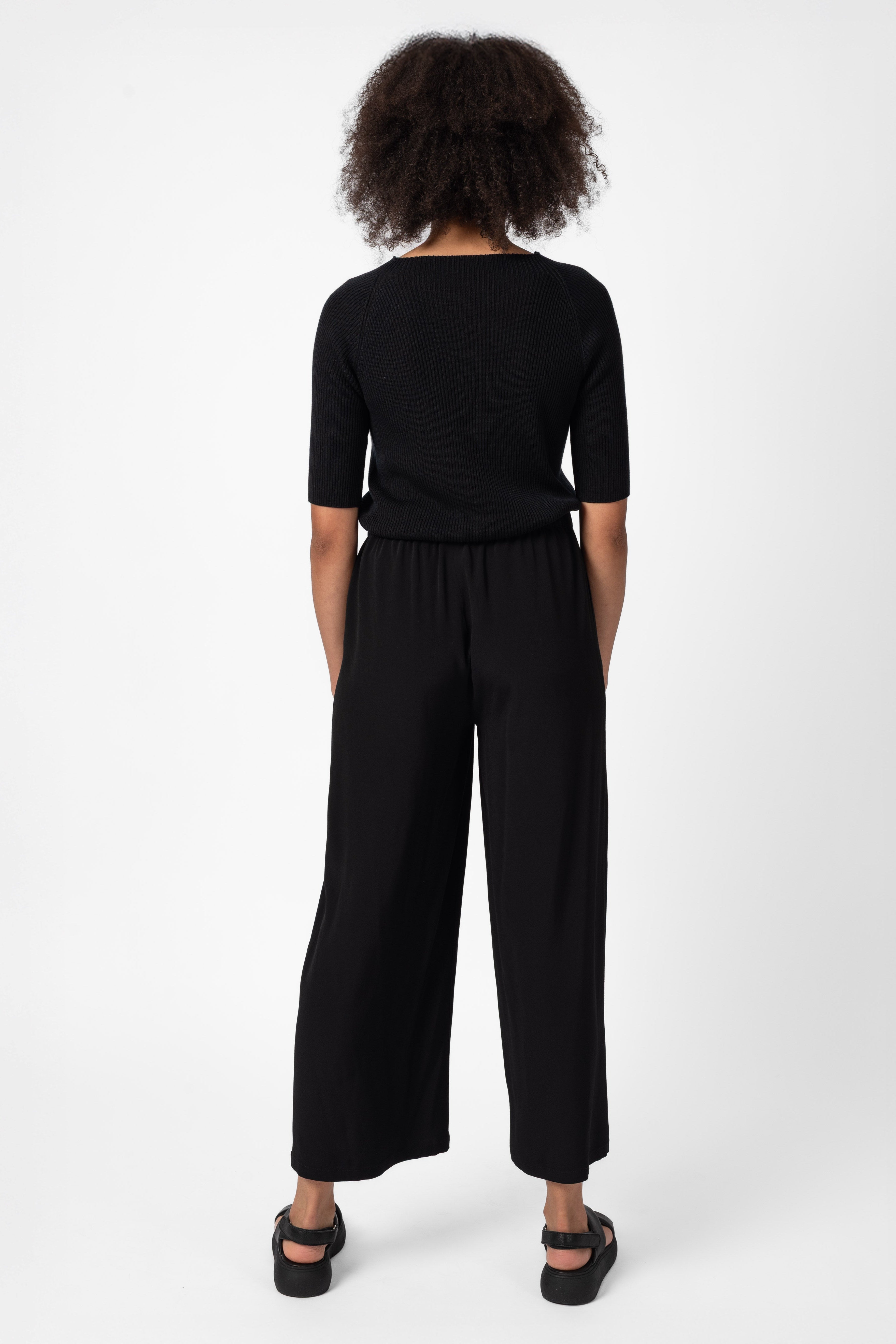 NNIstudio - NECKLINE Shirt - Phantom Black - XS -