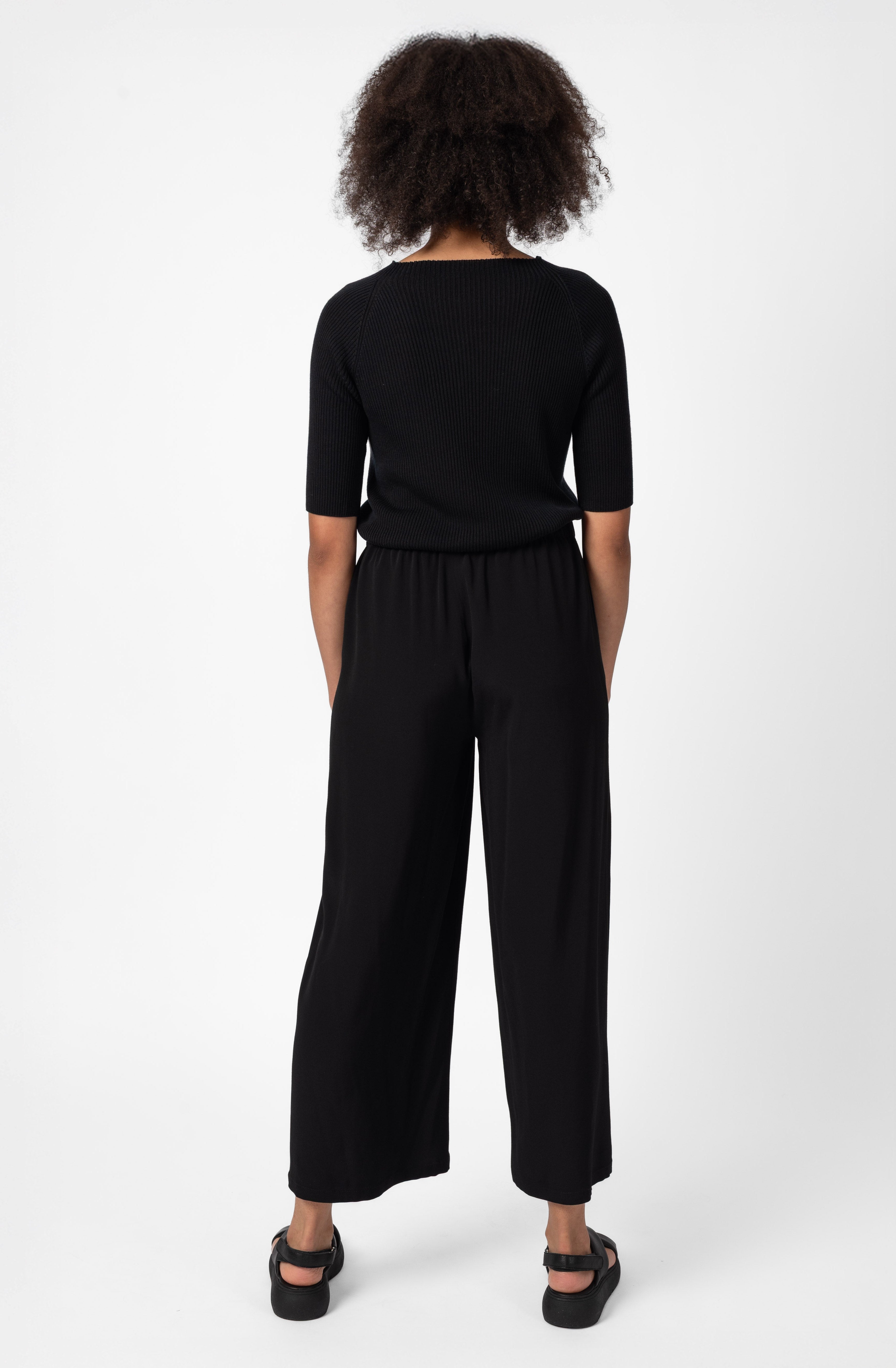 NNIstudio - NECKLINE Shirt - Phantom Black - XS -