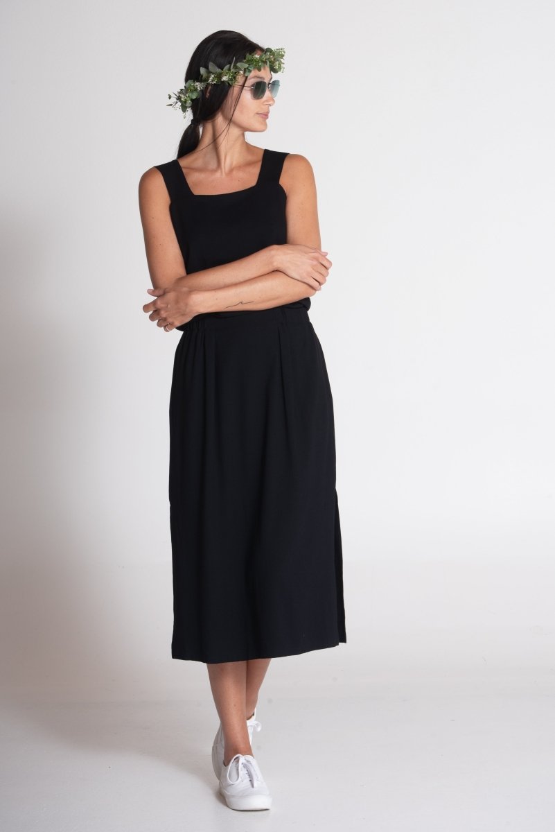 NNIstudio - SNUG Kleid - Schwarz - XS -