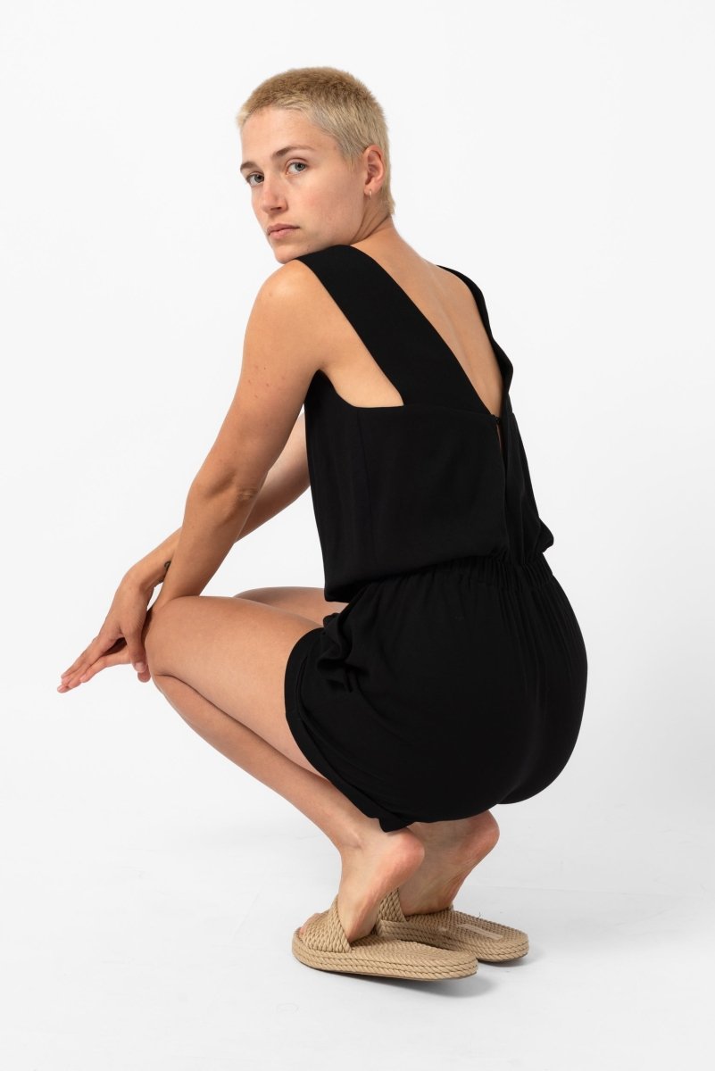NNIstudio - SNUG Kurzoverall - Schwarz - XS -