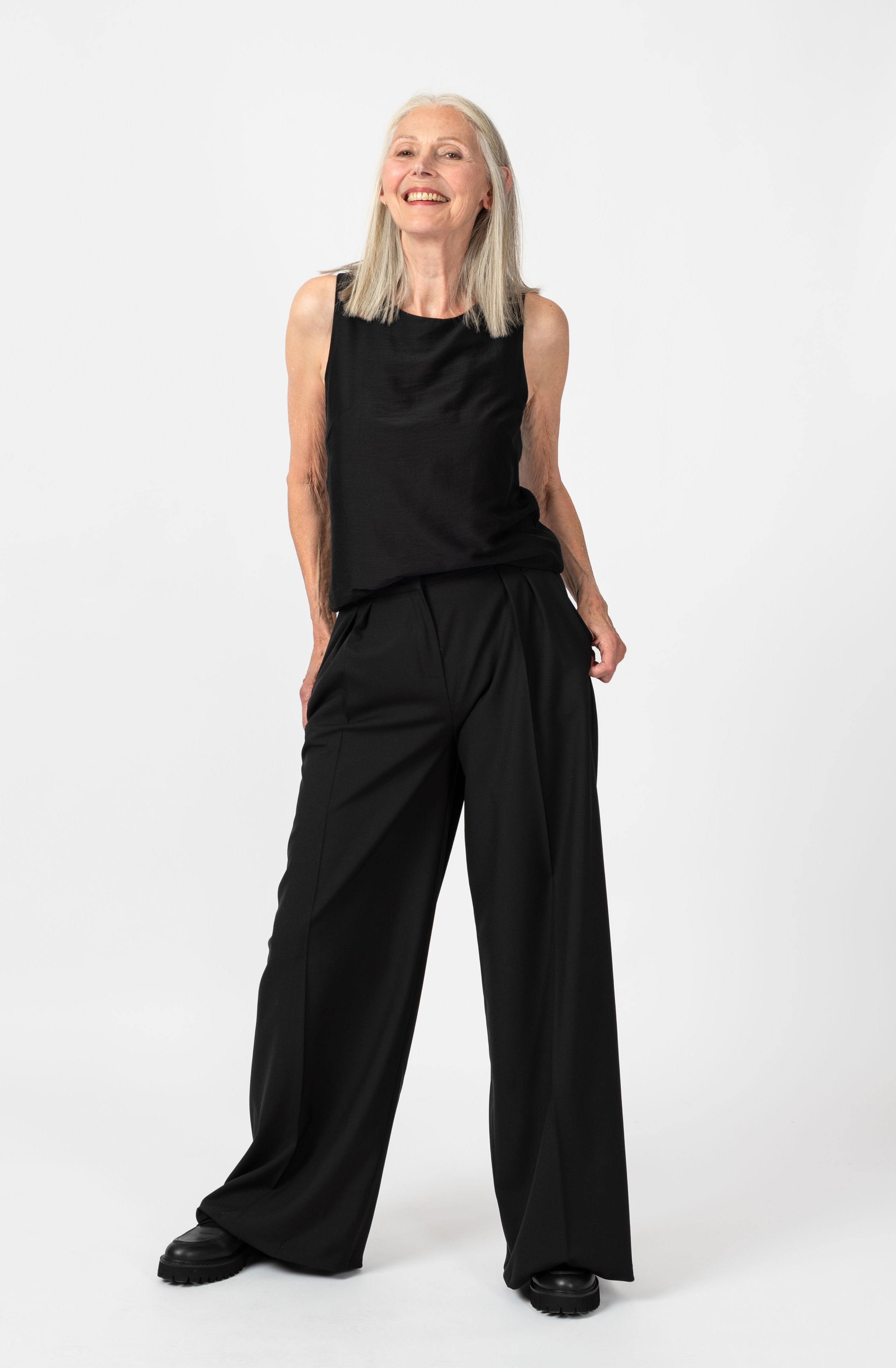 NNIstudio - STRAIGHT Top Silk - Phantom Black - XS -