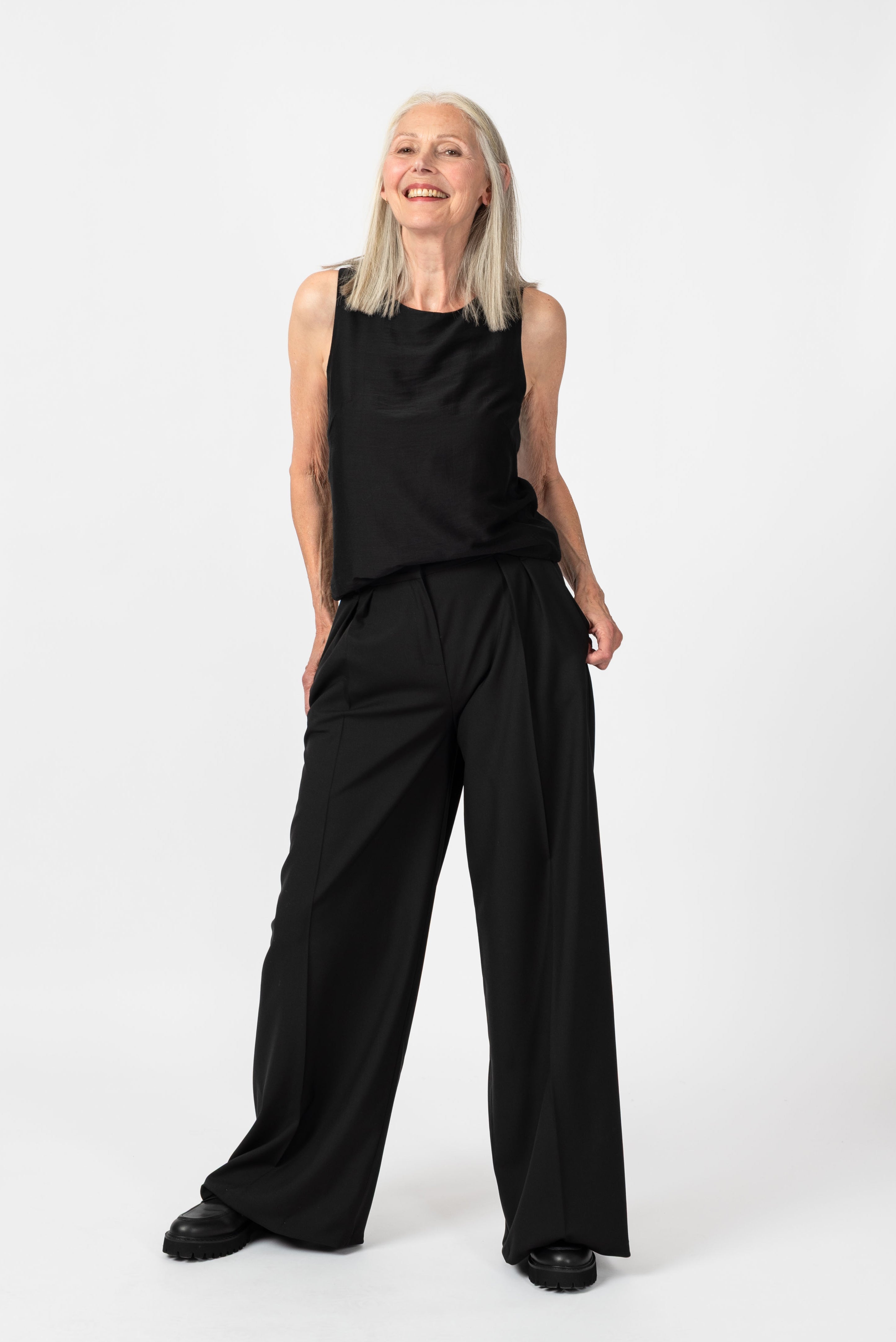 NNIstudio - STRAIGHT Top Silk - Phantom Black - XS -