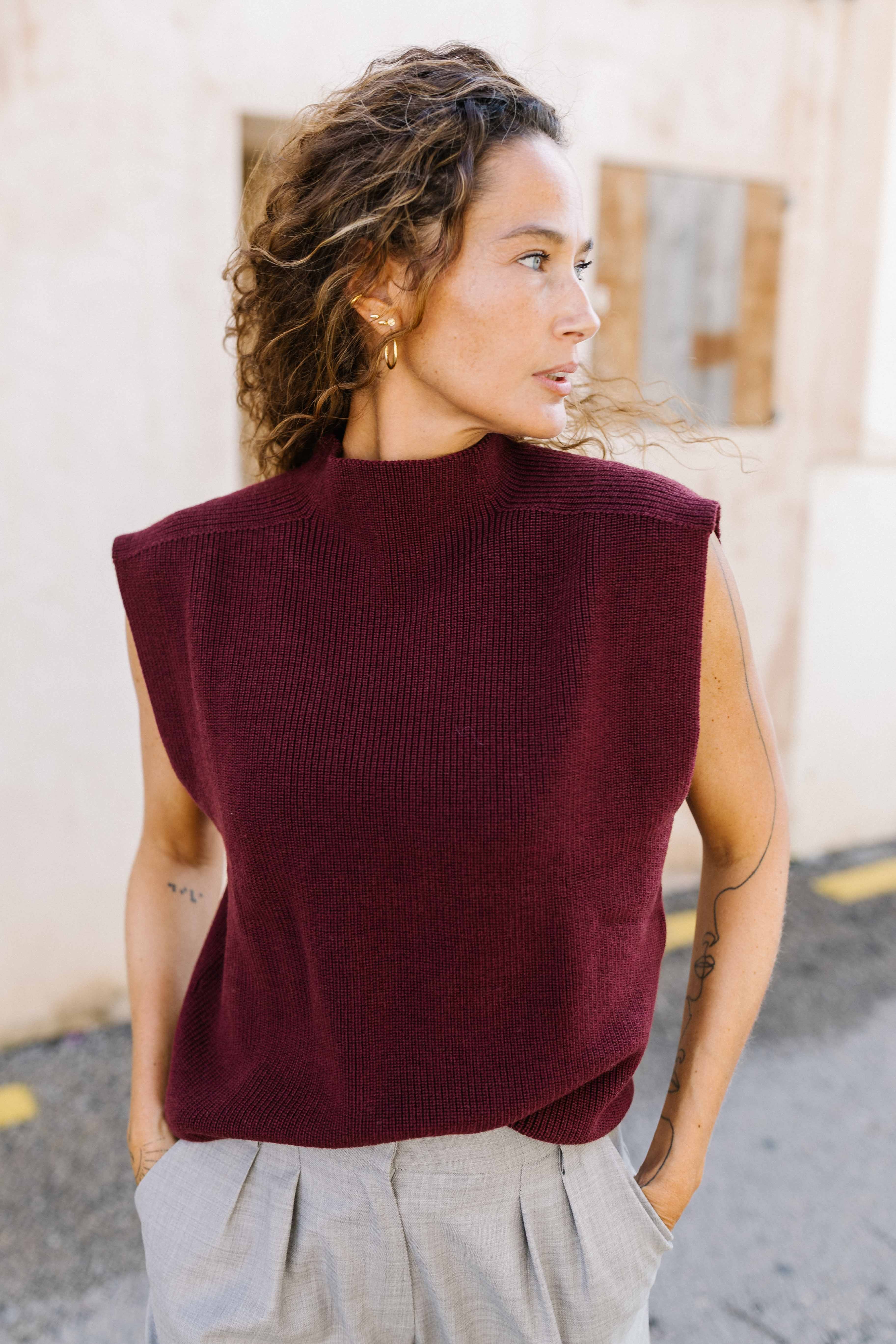 NNIstudio - TURTLENECK Strick - Pullunder - Red Mahogany - XXS -
