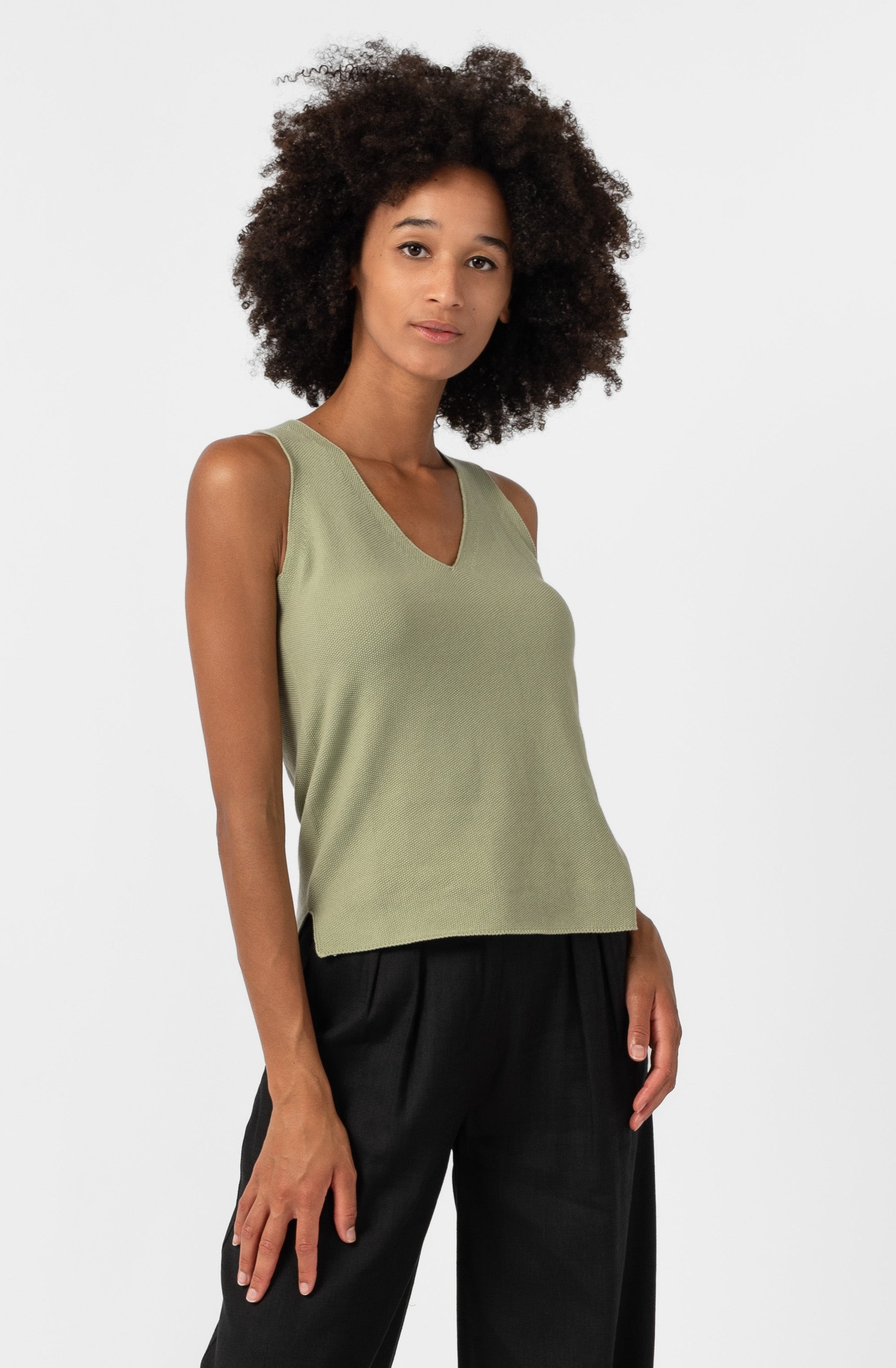 V Strick-Top von NNIstudio in Lavender Frost, aus Bio-Baumwolle