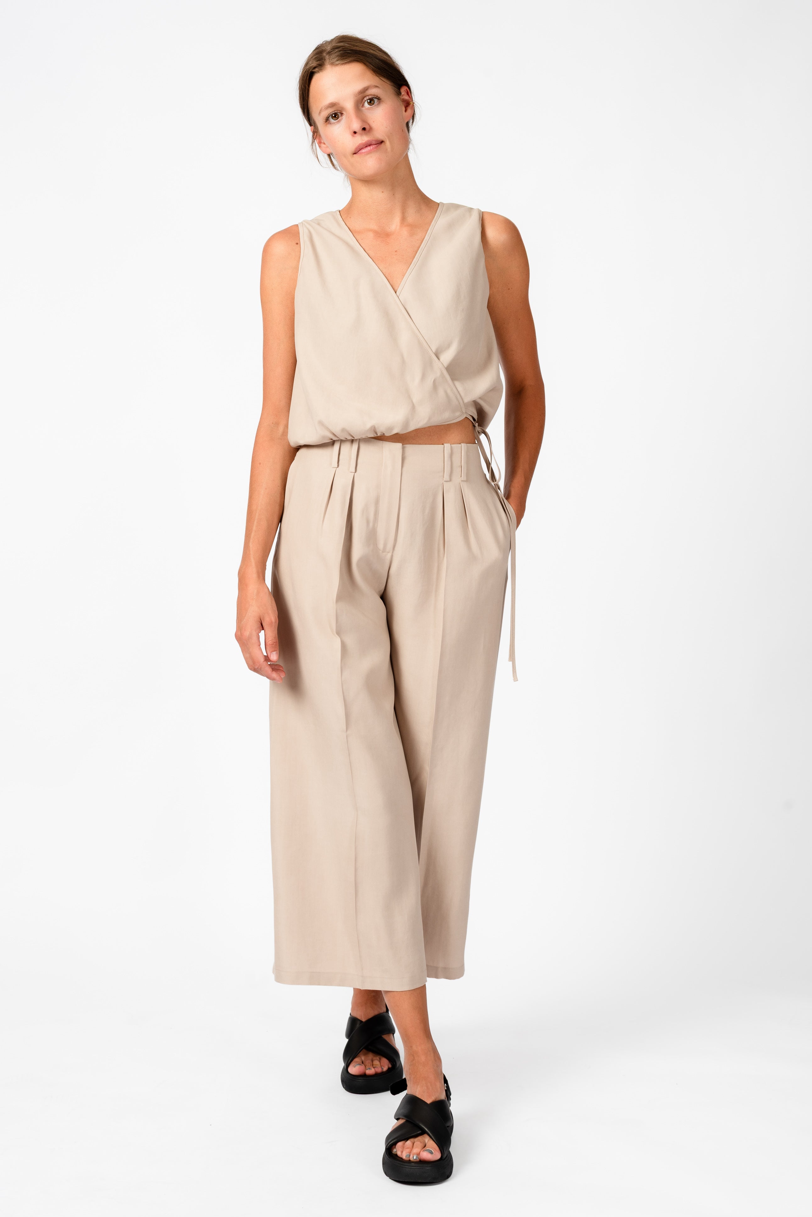 FLOW Set in Frappé Cream von NNIstudio, stilvoll und vielseitig.