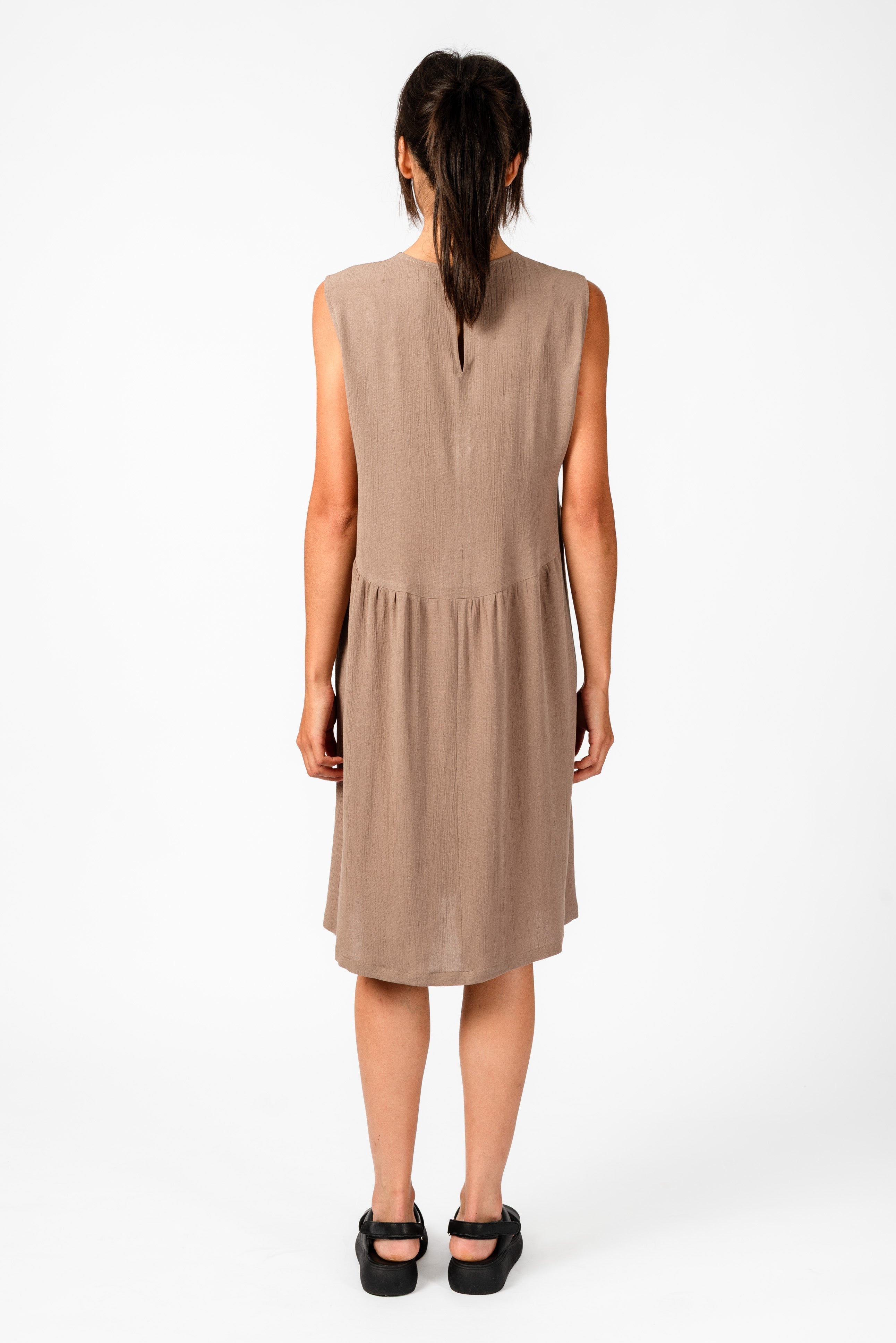 NNIstudio - EAS 1.0 Kleid Crushed - Black - XS -