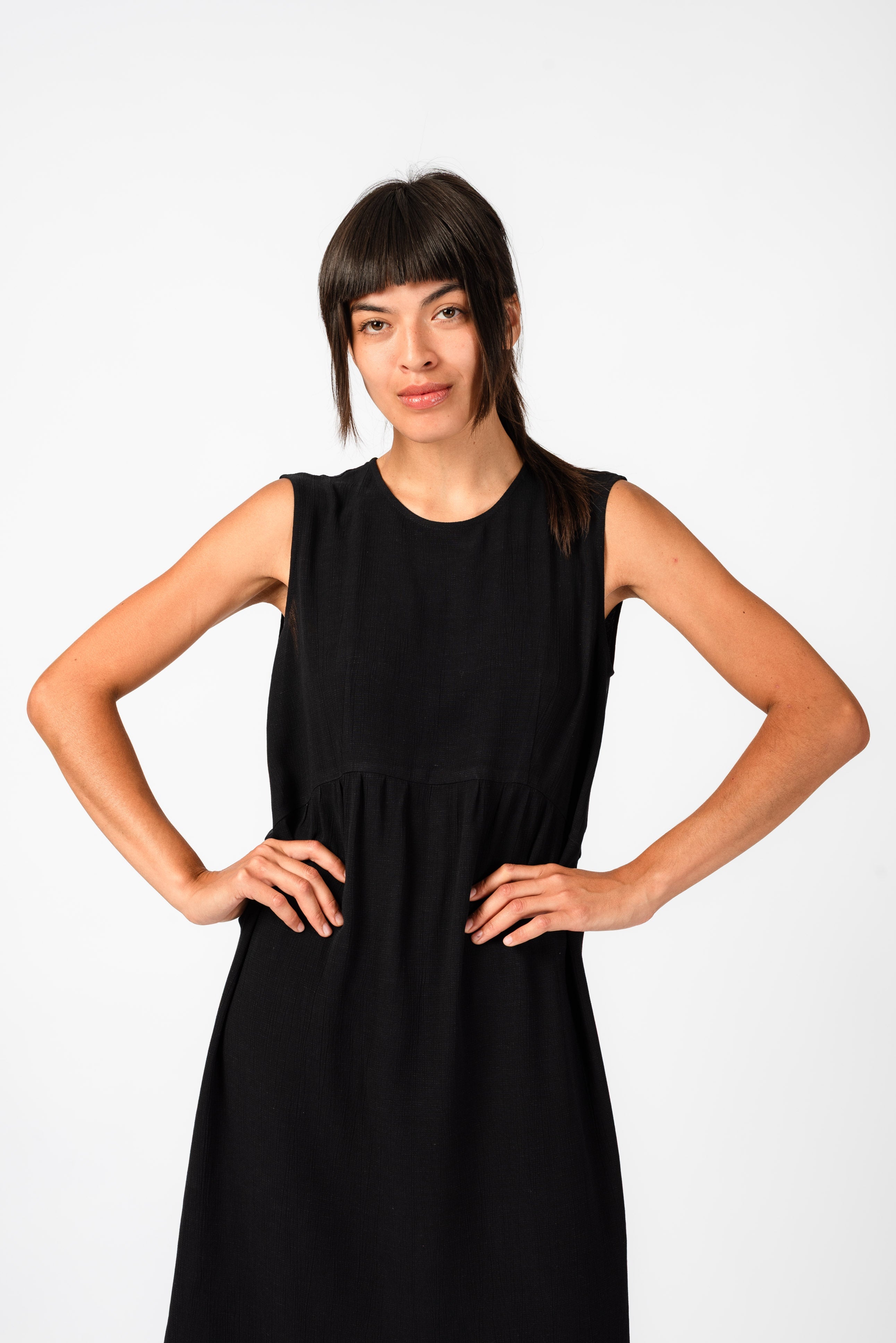 NNIstudio - EAS 1.0 Kleid Crushed - Black - XS -