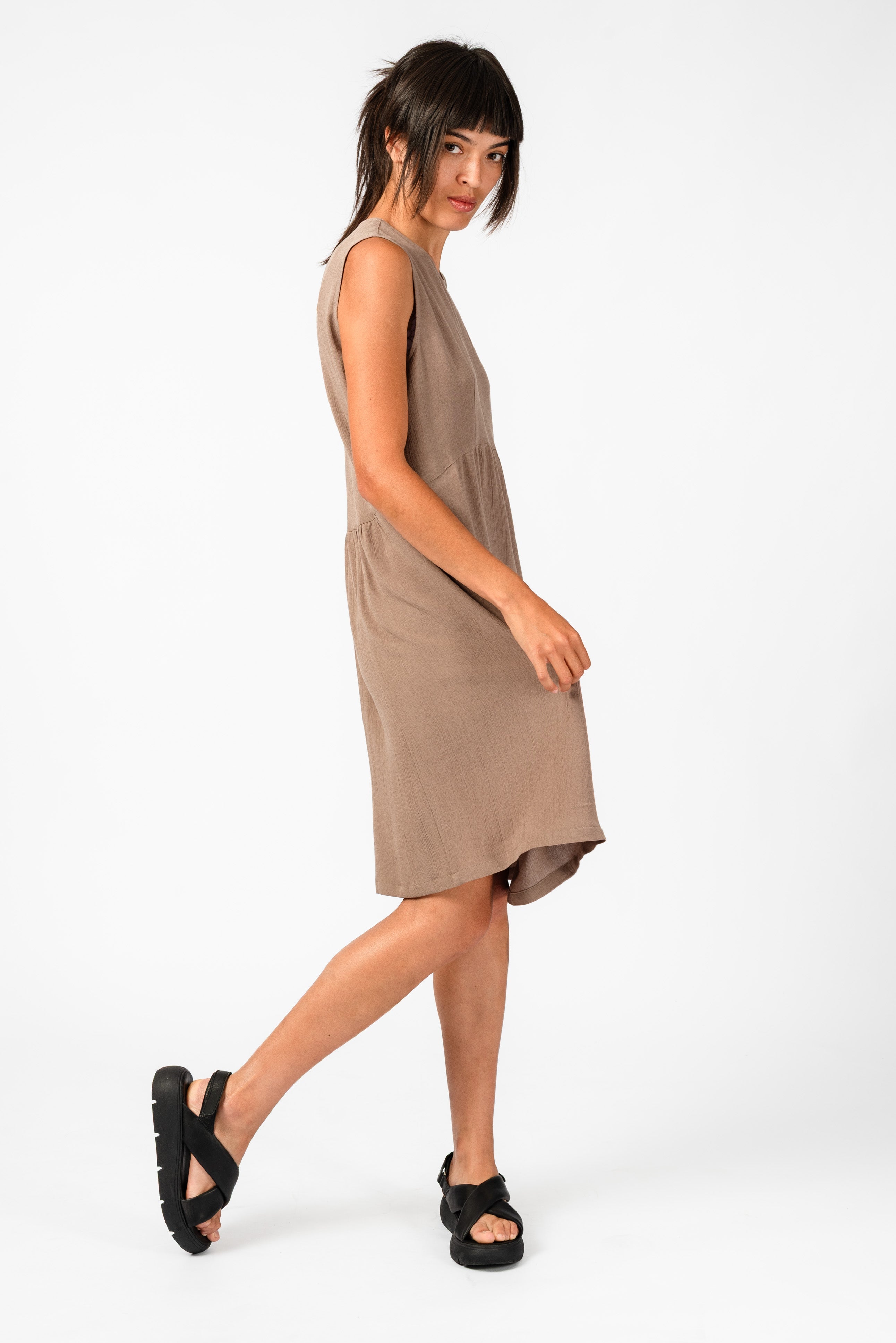 NNIstudio - EAS 1.0 Kleid Crushed - Black - XS -