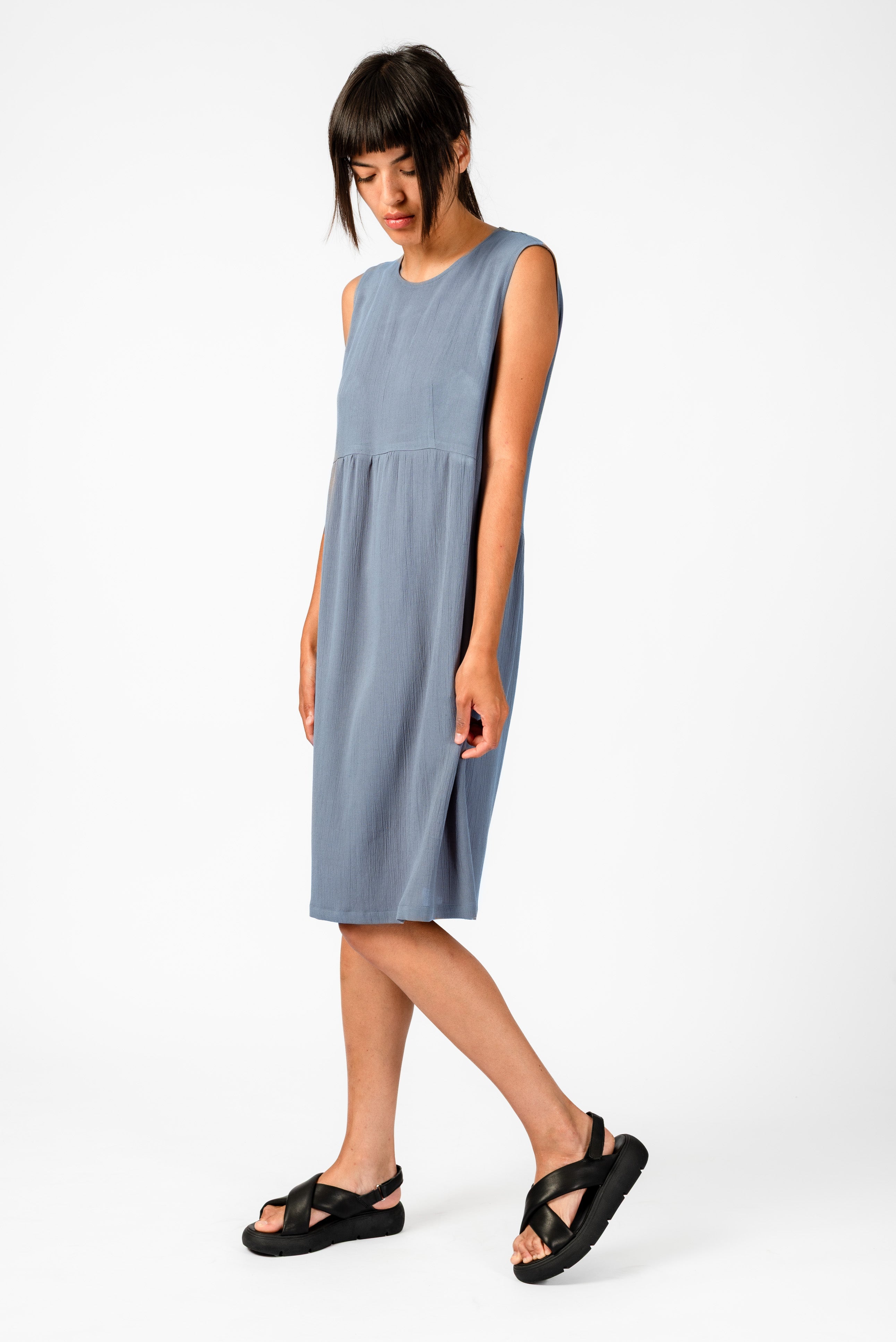 NNIstudio - EAS 1.0 Kleid Crushed - Ebony Black - XS -